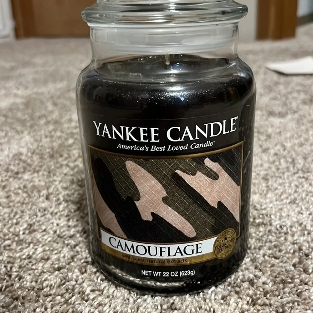 Yankee Candle Retired Camouflage 22oz Single Wick Candle - Picture 3 of 3